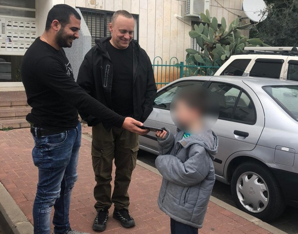 الشرطة: إعتقال مشتبه "14 عاماً"  بسرقة هاتف من طفل 